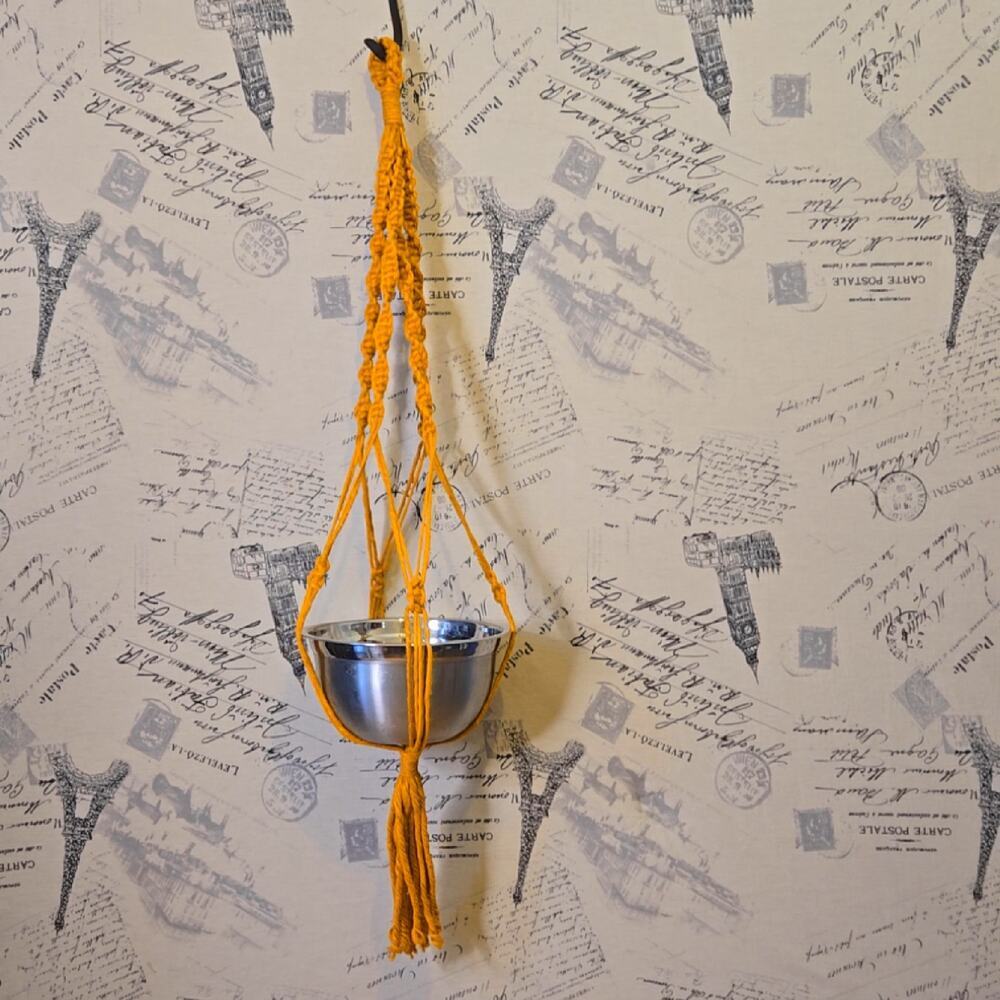Macramé Orange Gold Plant holder